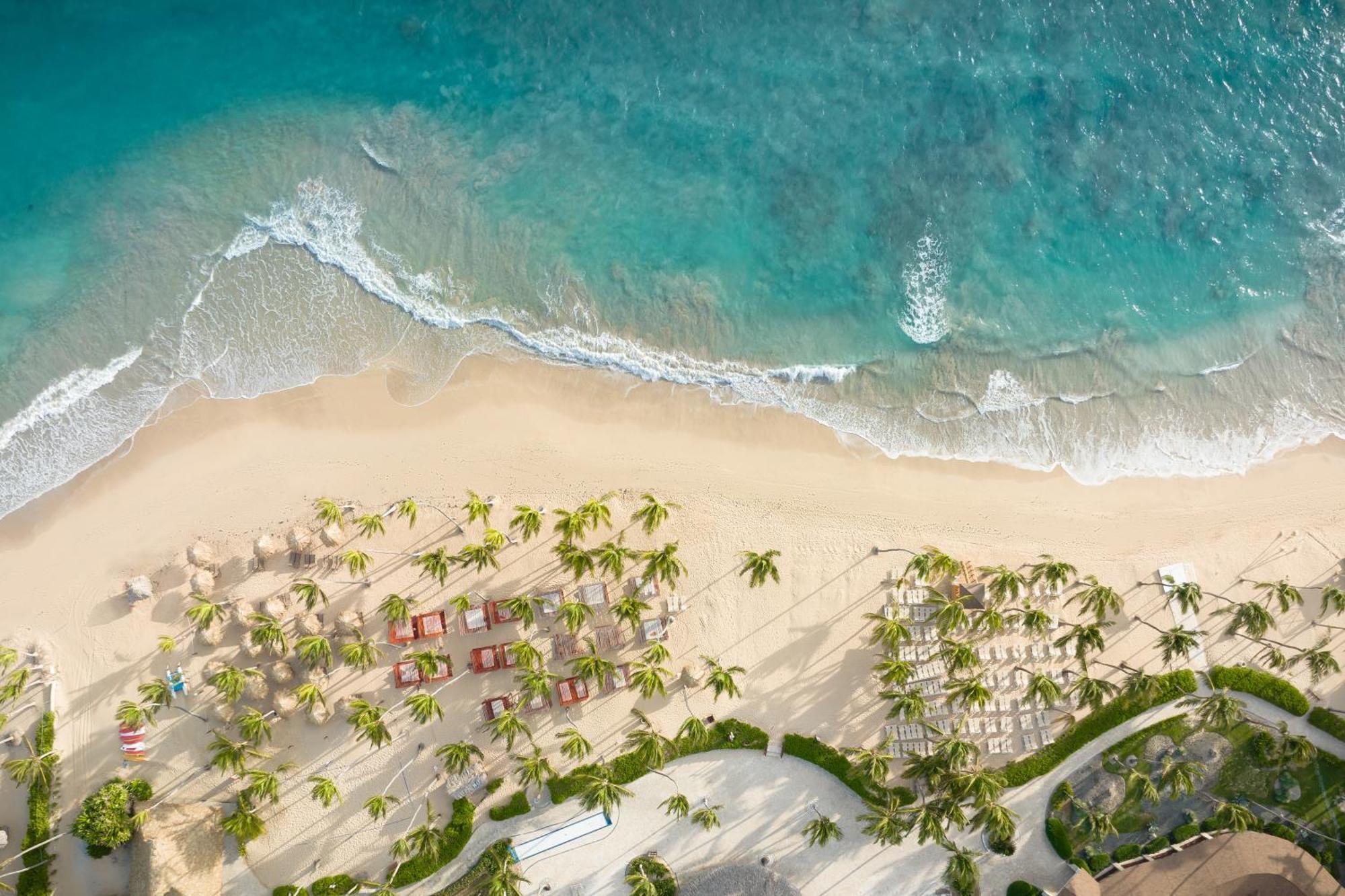 Wyndham Alltra Punta Cana All Inclusive Resort Bagian luar foto Aerial view of the beach