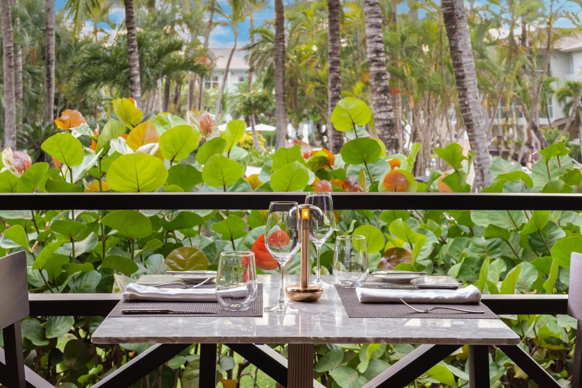 Wyndham Alltra Punta Cana All Inclusive Resort Bagian luar foto